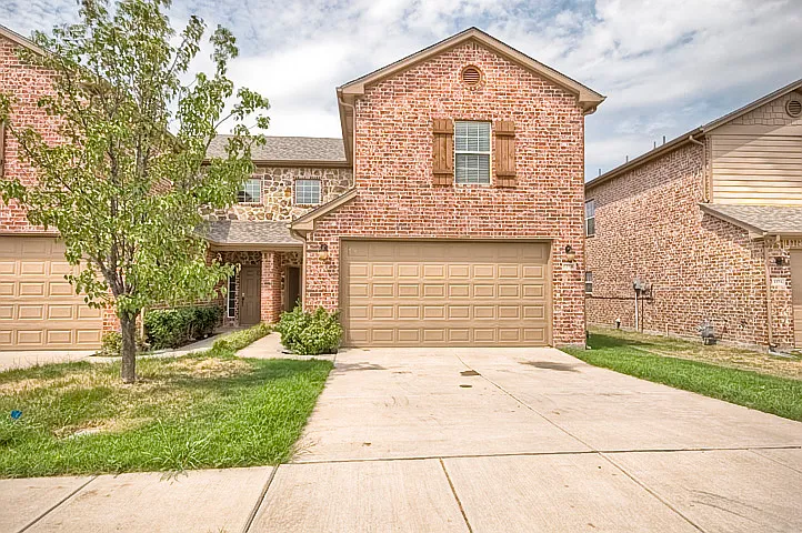 3 bed, 2.5 bath, 1630 sqft, $2,250 — Photo 1