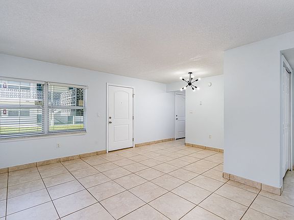 4th image of 1029 Park Dr #1