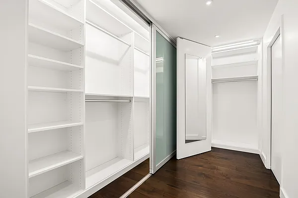 Rented by New York Casas Ltd. | media 21