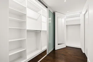 Rented by New York Casas Ltd.