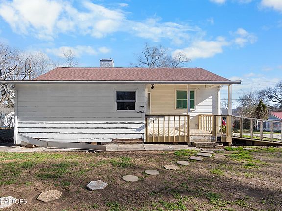 4th image of 102 Glendale Ln