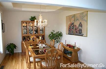 FORMAL DINING RM - MAIN LEVEL
						:
						SCHONBEK CRYSTAL CHANDELIER / SPACE FOR CHINA CABINET & SIDE BUFFET / DBLE TREY