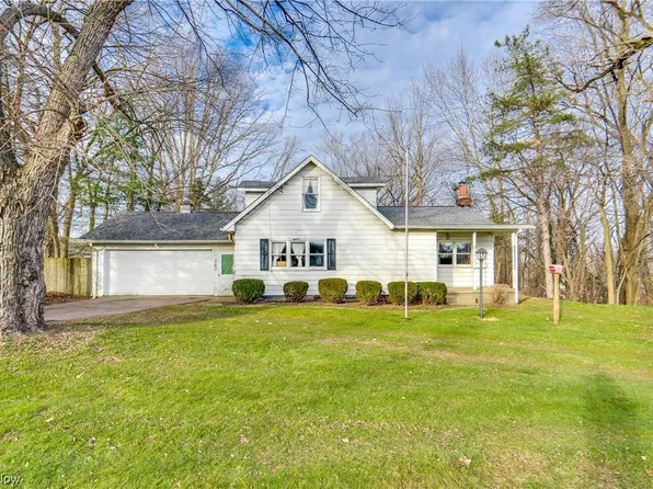 1761 Smith Kramer St NE, Hartville, OH 44632