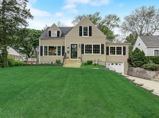 264 Spring Ave, Glen Ellyn, IL 60137