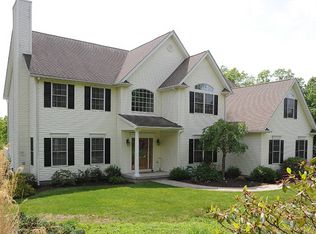 3B E Lake Rd, Danbury, CT 06811