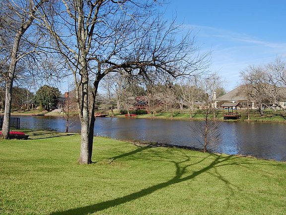 3rd image of 4902 Oxbow Cir E