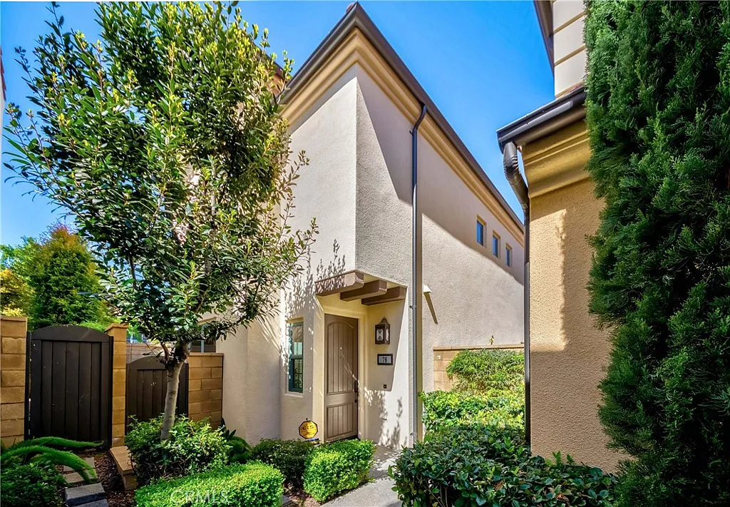 3 bed, 2.5 bath, 1626 sqft, $5,700 — Photo 1