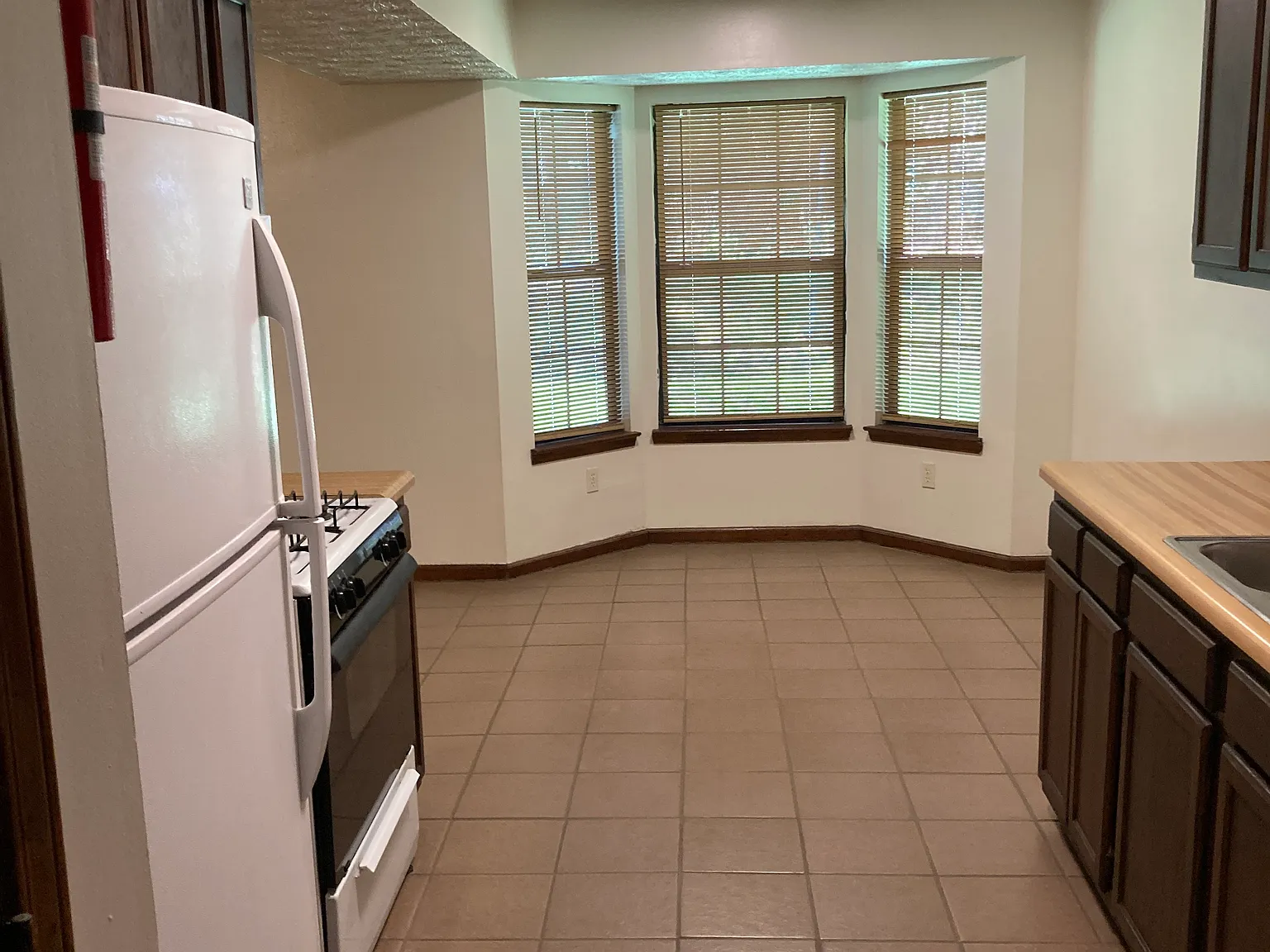 3 bed, 2.5 bath, 1400 sqft, $1,725 — Photo 4