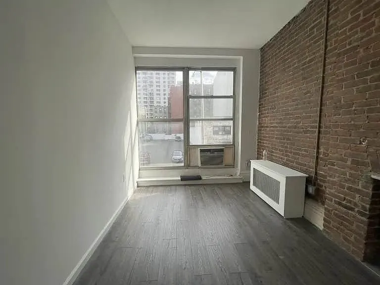 359 W 52nd St #2 — Photo 7