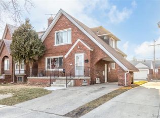 7313 Pinehurst St, Dearborn, MI 48126