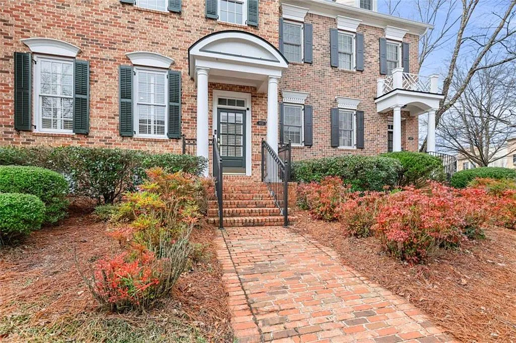 5 bed, 3.5 bath, 3224 sqft, $3,200 — Photo 3