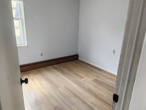 5th image of 26 Pequot St #2