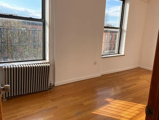 Rented by Standard Living Realty Inc | media 77