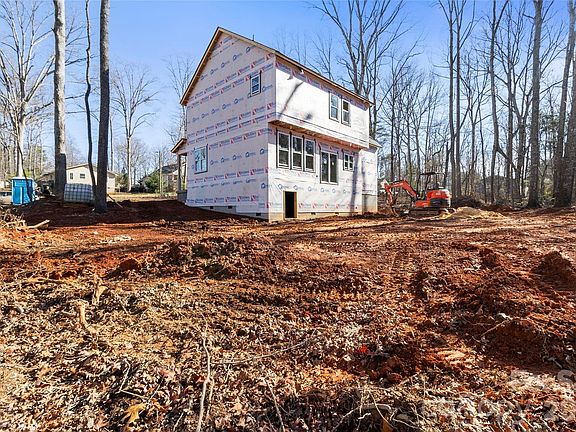 4th image of 3692 Shannon Loop