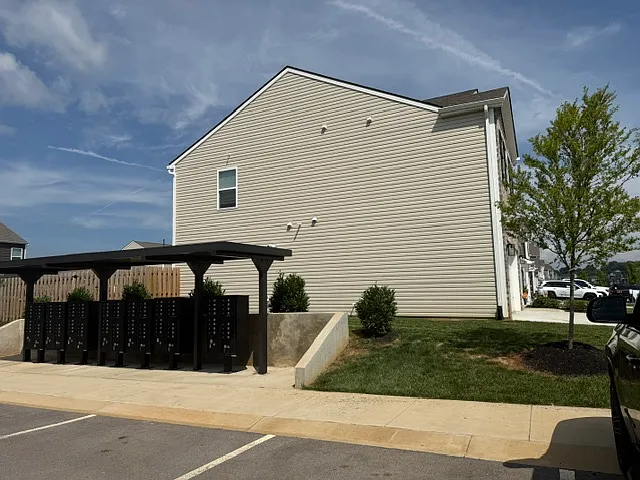1429 Three Horses Ln — Photo 4