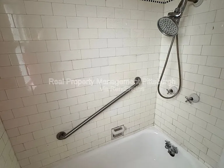 30 Sheridan Ave — Photo 12