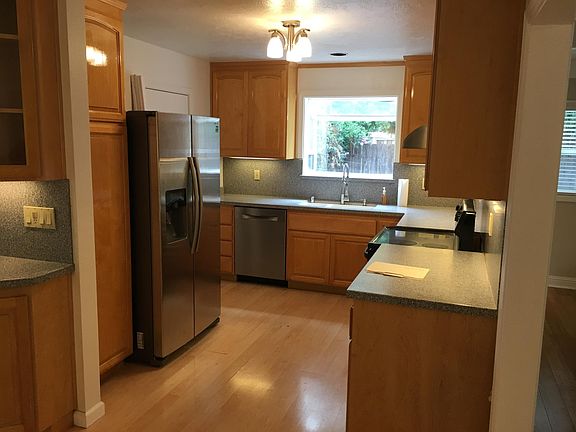 5th image of 3292 Barlow Dr