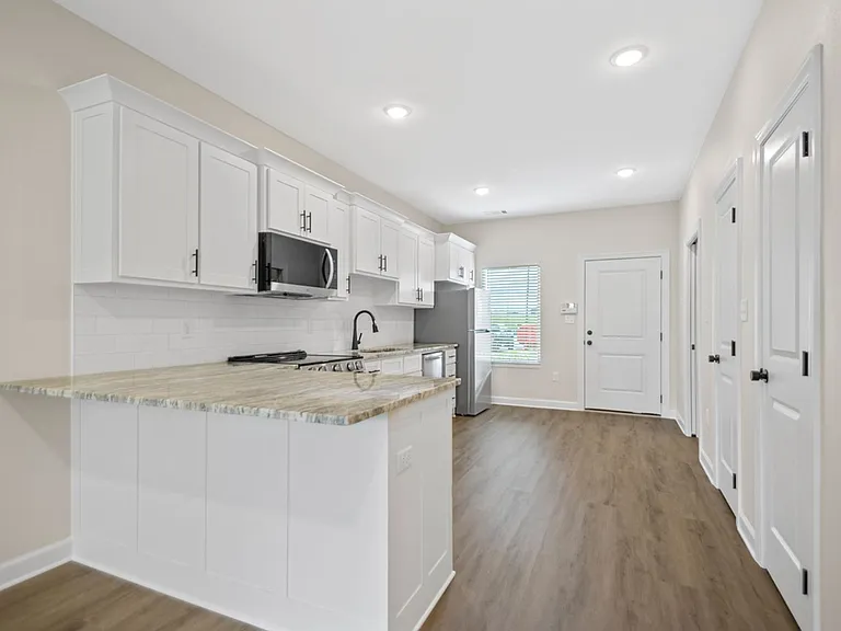 Leasing Now - New Townhomes, North Little Rock Argenta Arts Area — Photo 31