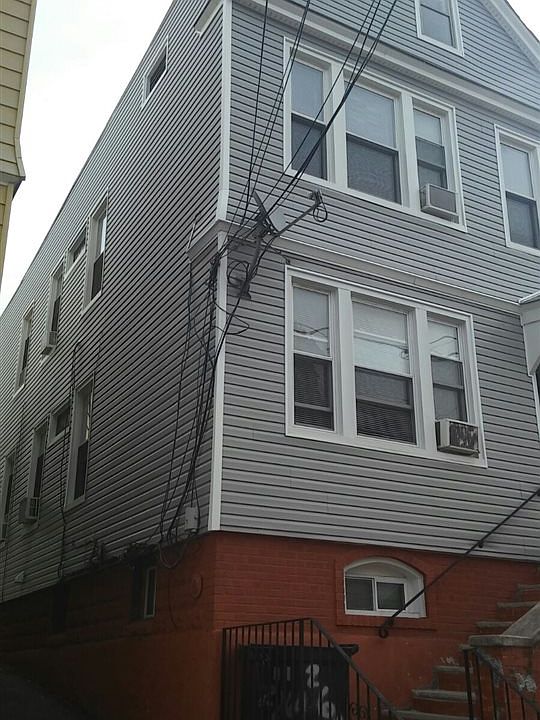 2nd image of 264 Winfield Ave