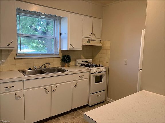 2nd image of 259 Kenwood Ave