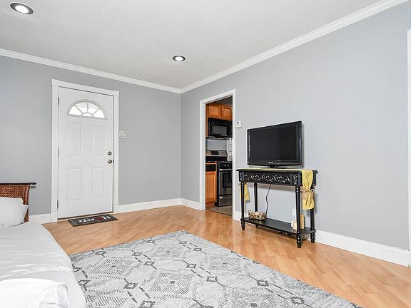 5th image of 6954 Sutherland Ave