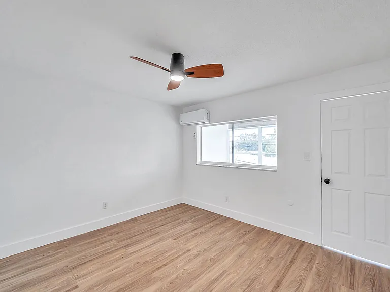 2366 Shelley St #13 — Photo 24