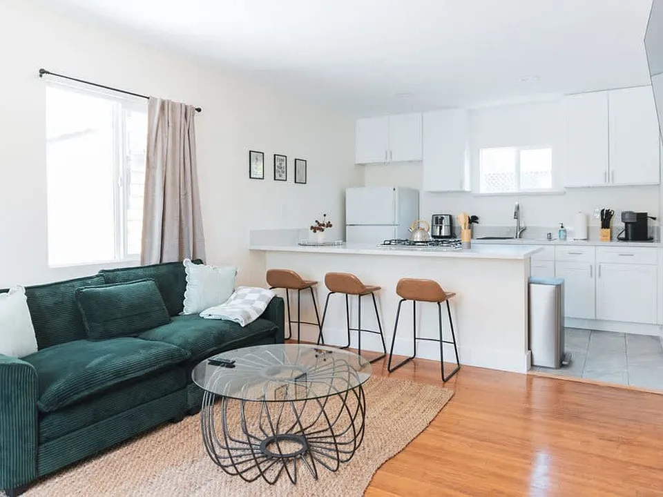 1/2 Tamarind Ave