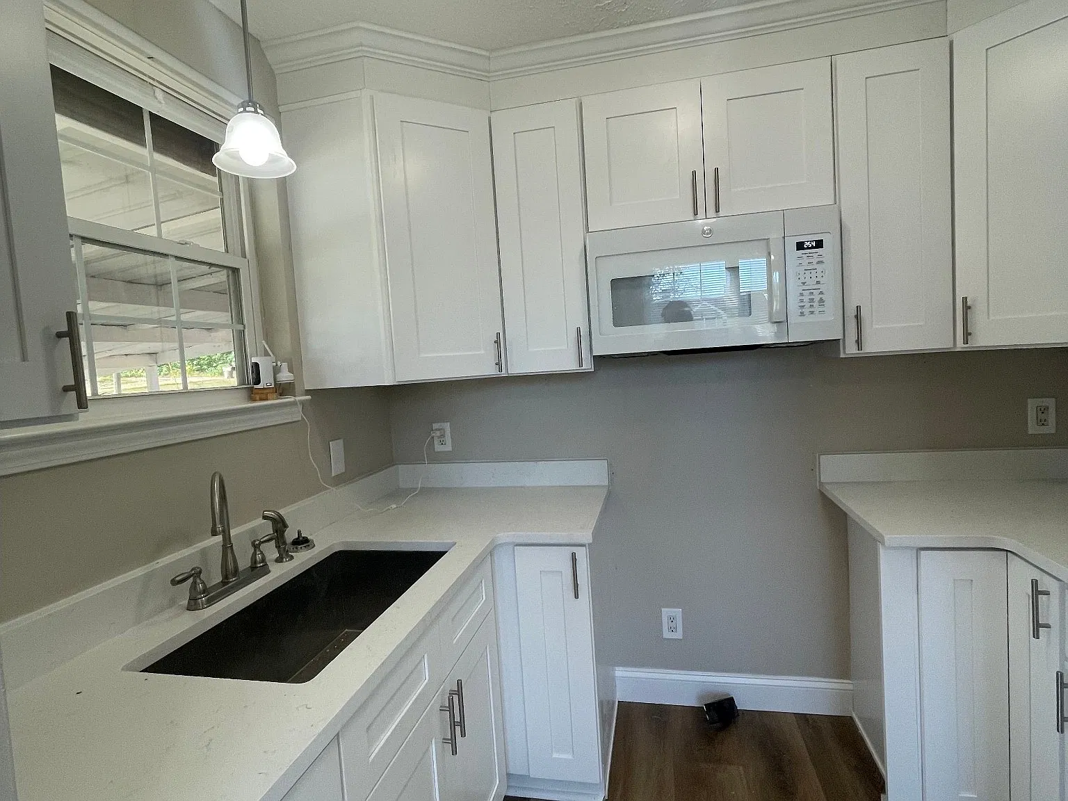 3 bed, 2.0 bath, 1020 sqft, $2,200 — Photo 4