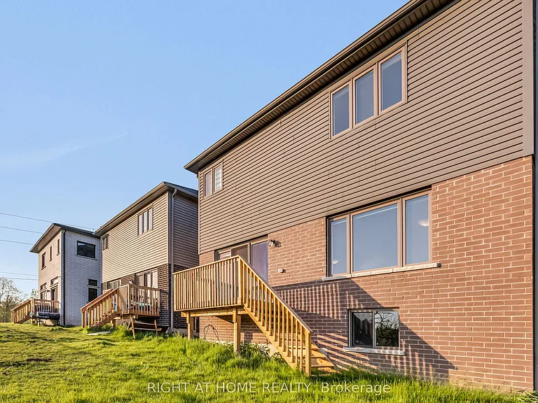 330 Gillespie Dr — Photo 24