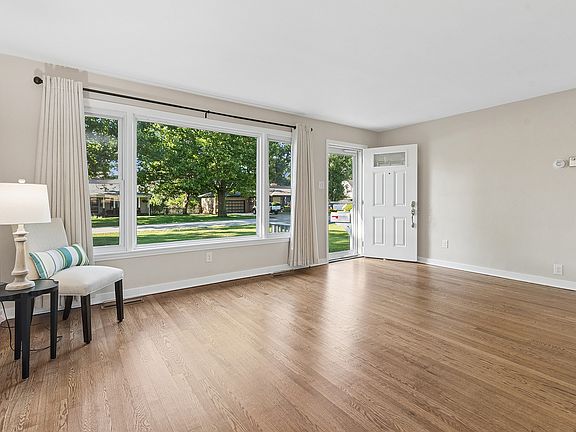 4th image of 159 Oakview Dr
