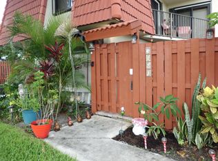 3840 Victoria Dr, West Palm Beach, FL 33406