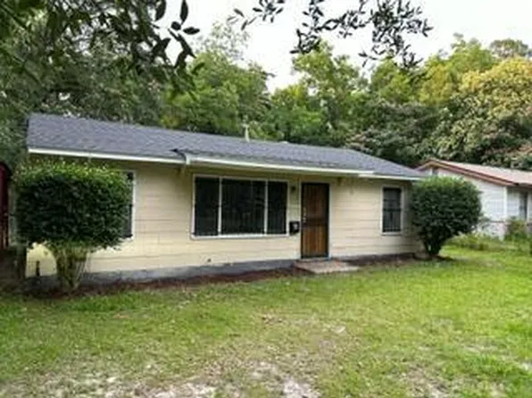 712 E Brookwood Dr, Valdosta, GA 31601