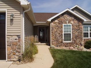 1820 Quail Ridge Rd, Cedar Falls, IA 50613