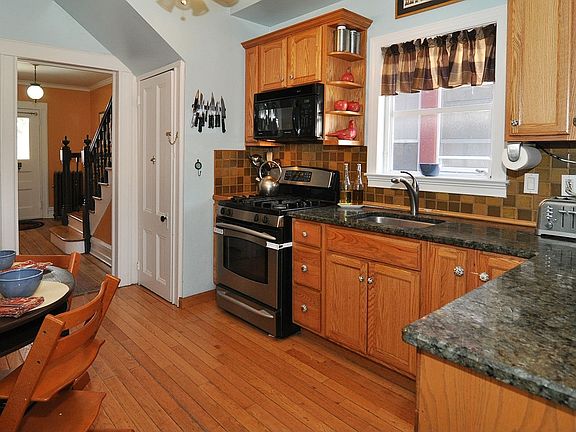 5th image of 466 Academy St