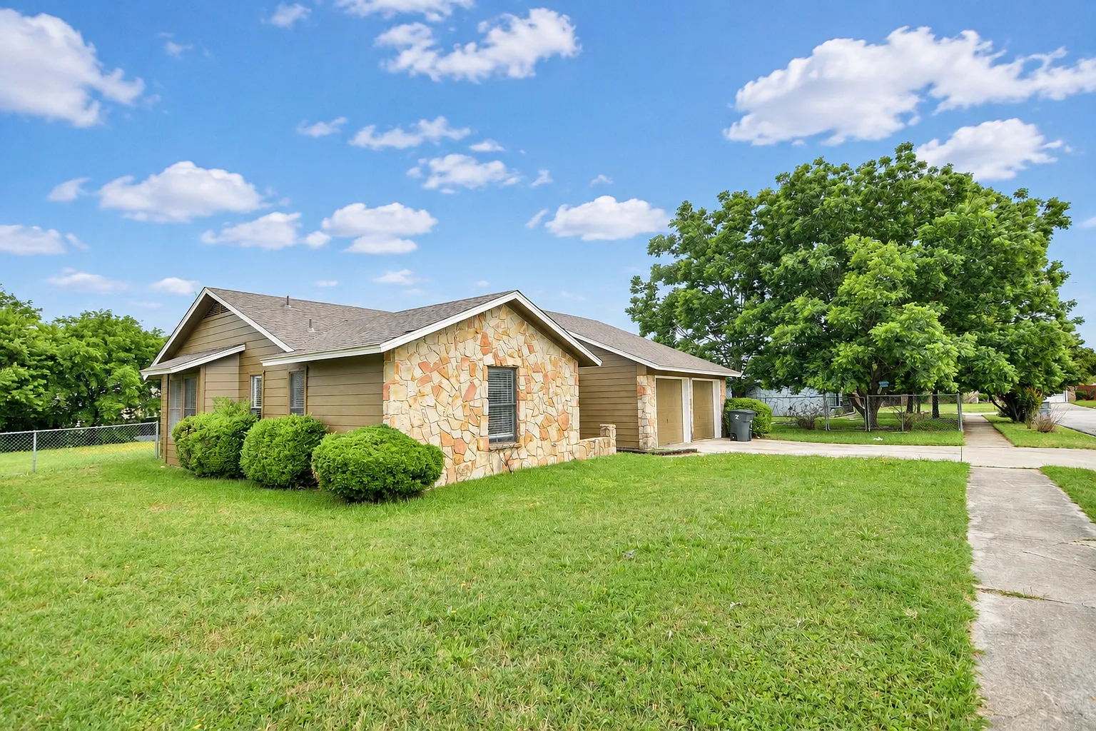 2504 Greenbriar Dr, Killeen — Photo 3
