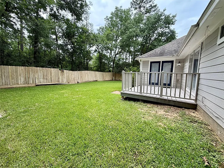 4006 Hunnington Dr — Photo 2
