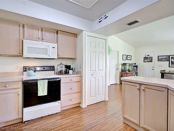 3rd image of 4317 Leaf Rd