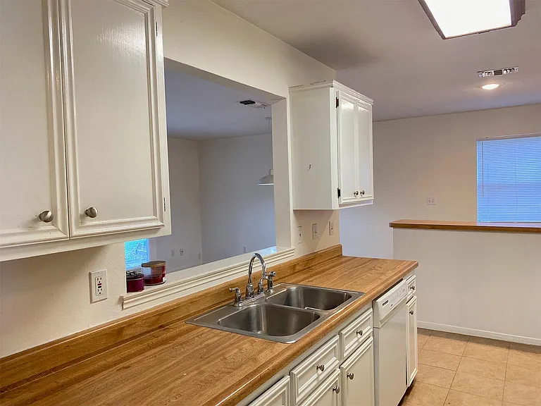 2733 Davis Ave — Photo 10