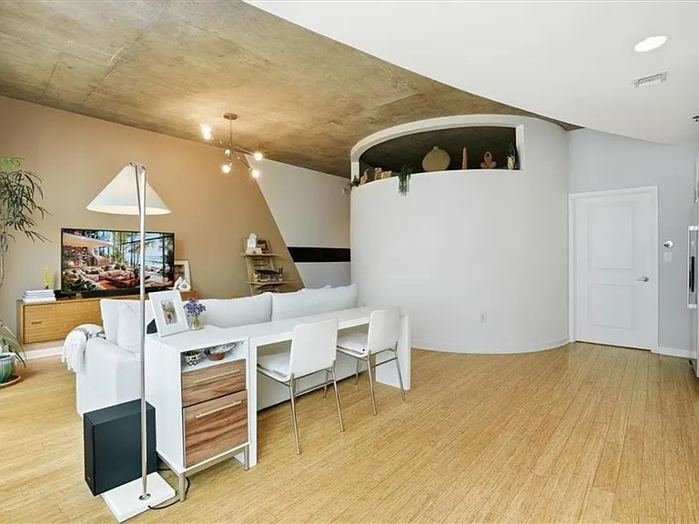 923 Peachtree St NE #924 — Photo 14