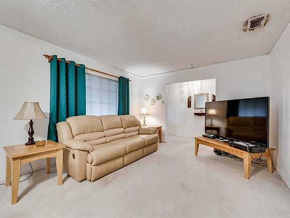 5th image of 305 Greenhill Ln