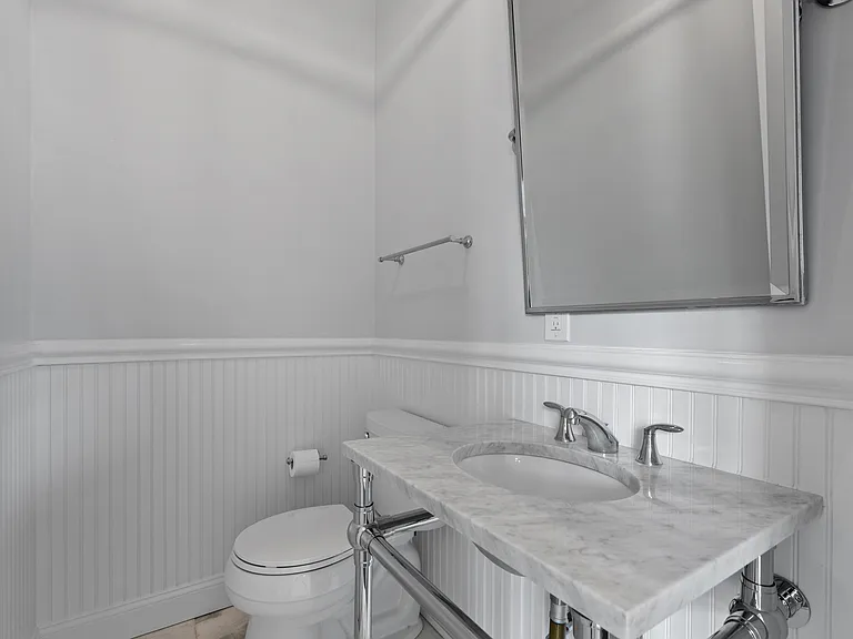 490 Montauk Hwy — Photo 19
