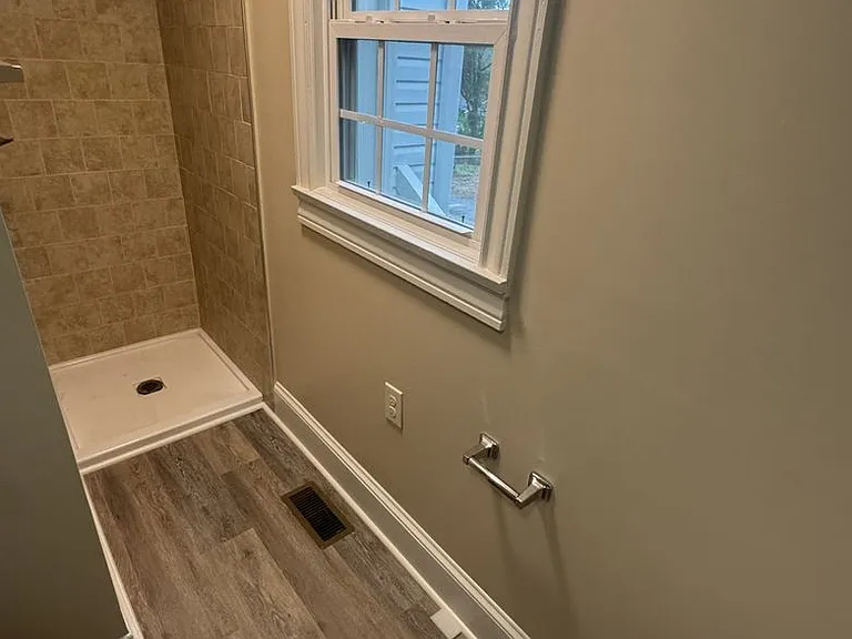 205 Ashmore St — Photo 15