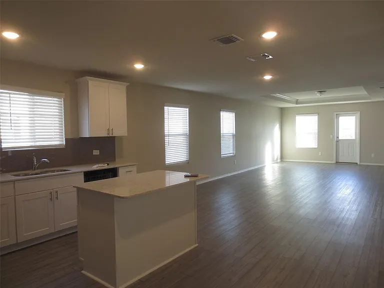 4633 Benham Dr — Photo 14