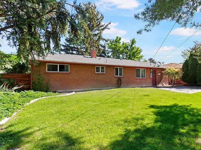 680 Borah Ave — Photo 6