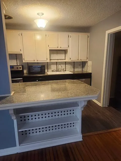 3 bed, 1298 sqft, $1,695 — Photo 2