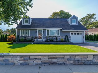645 Hawkins Blvd, Copiague, NY 11726