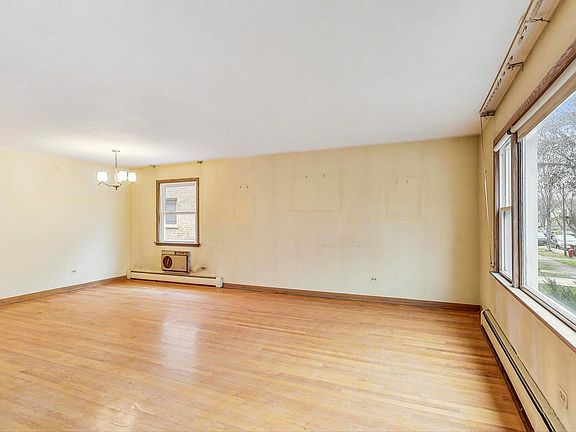 3rd image of 5732 N Lowell Ave