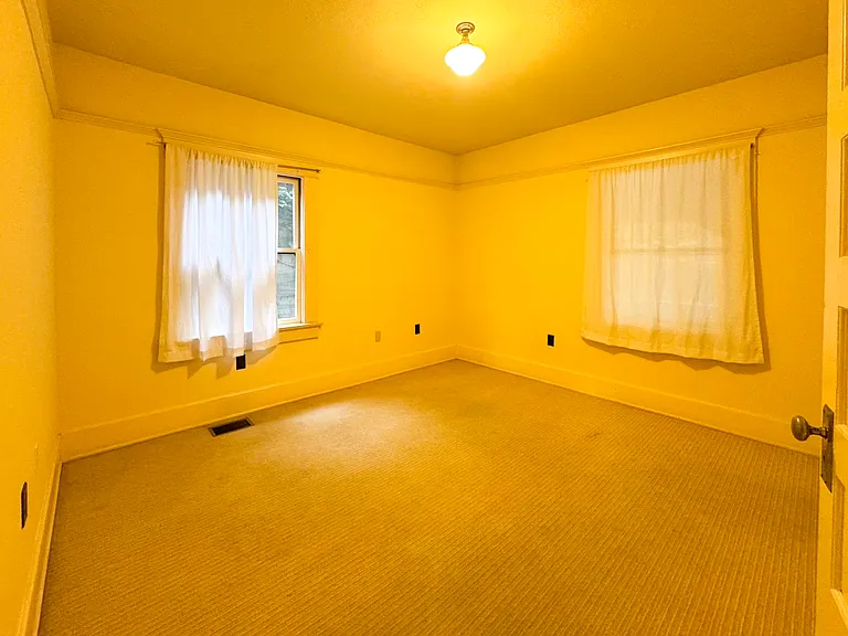 1123 Marion Ave — Photo 27