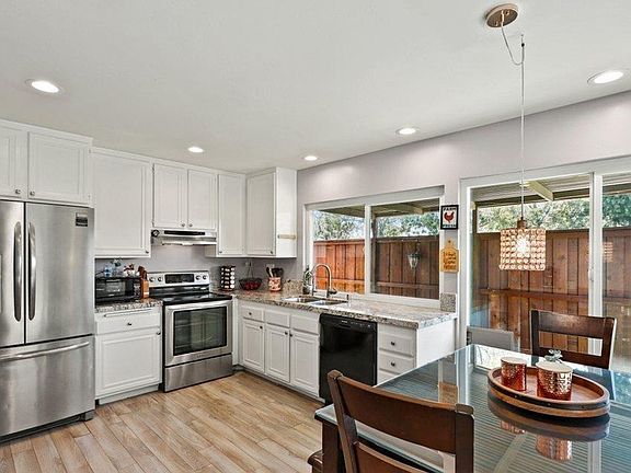 3rd image of 13842 Midgrove Ct