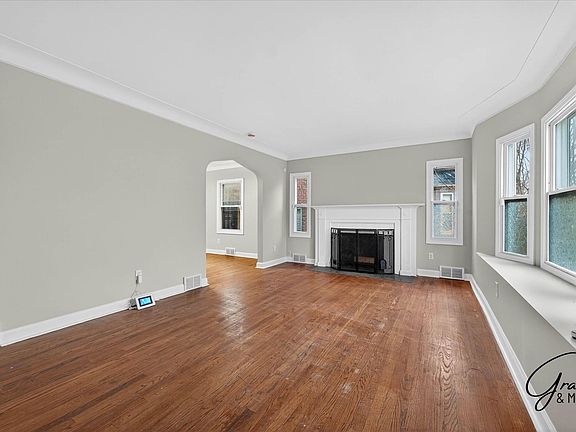 3rd image of 4327 Bedford St